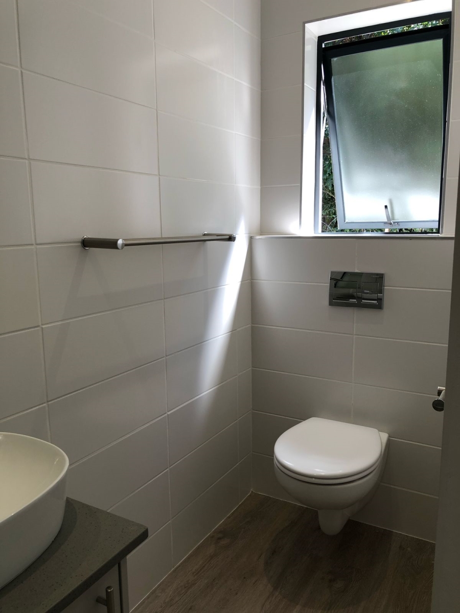 To Let 4 Bedroom Property for Rent in Somerset Ridge Western Cape